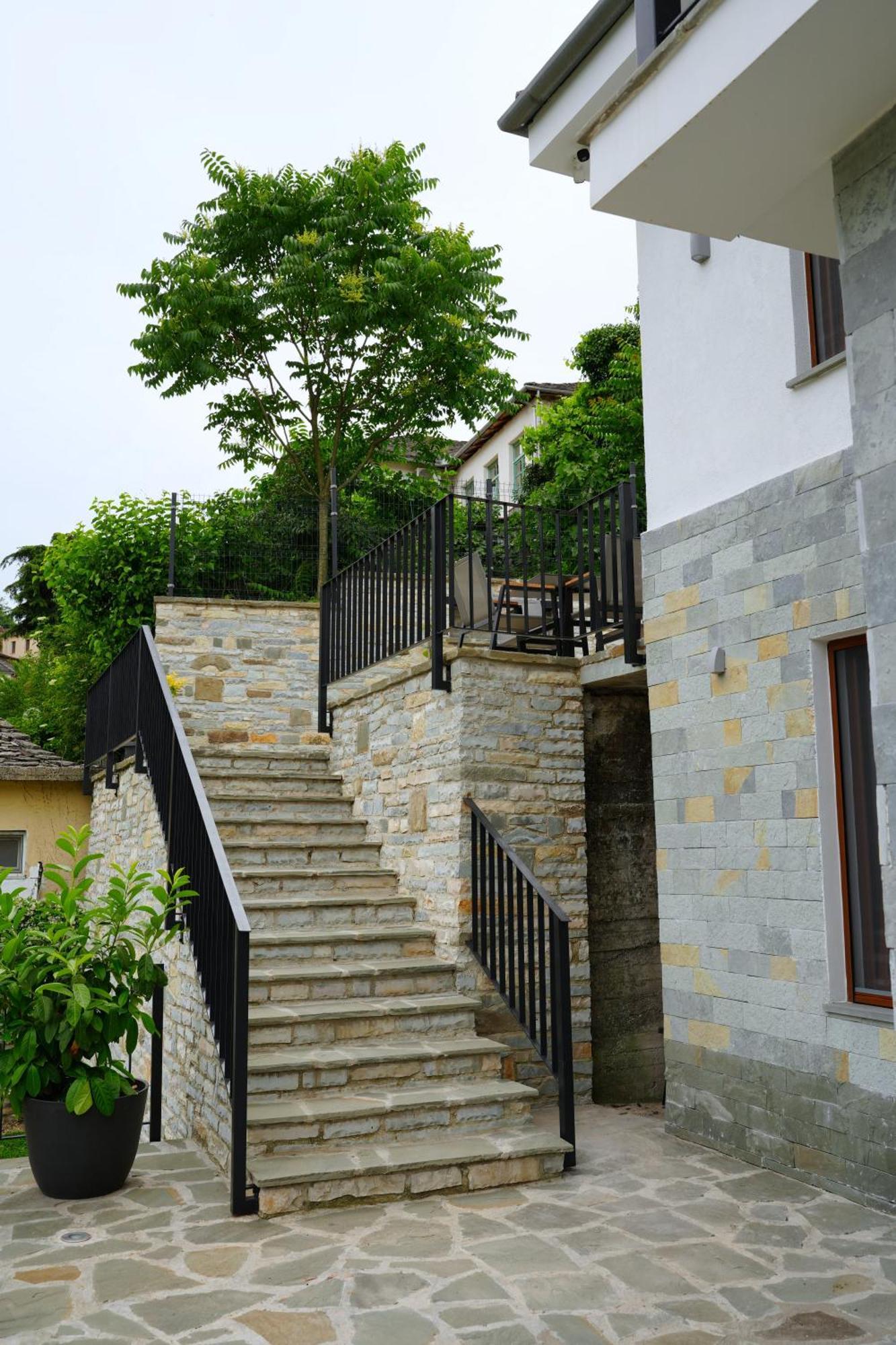 Castlefront Villa Гирокастра Экстерьер фото